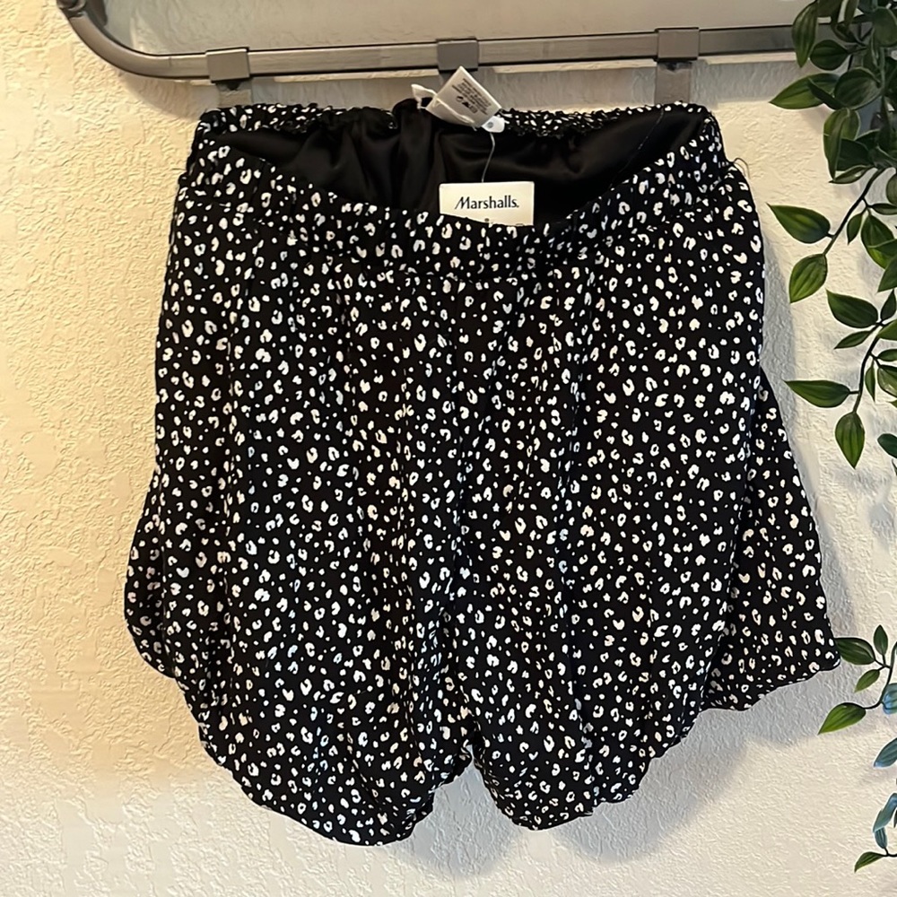 Comfy shorts, black with white spots,